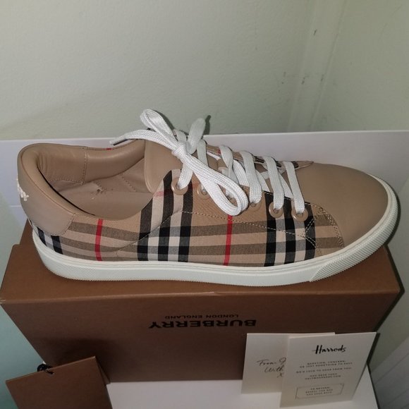 (SOLD) $429 BURBERRY Women's Albridge Vintage Ch Sneakers - Picture 4 of 16
